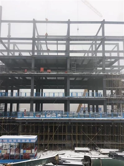Sistemi di inquadratura della struttura in acciaio dell'edificio in alto in aumento